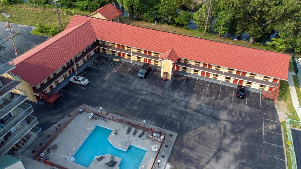 River Place Inn Pigeon Forge Exterior photo