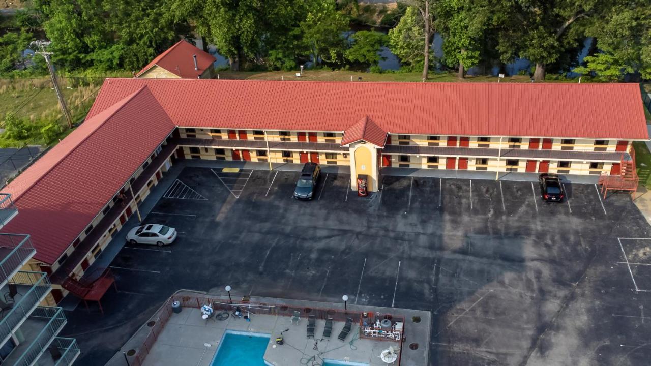 River Place Inn Pigeon Forge Exterior photo
