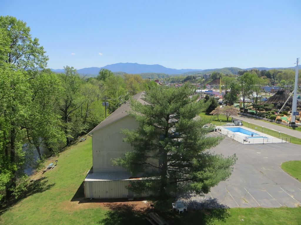 River Place Inn Pigeon Forge Exterior photo